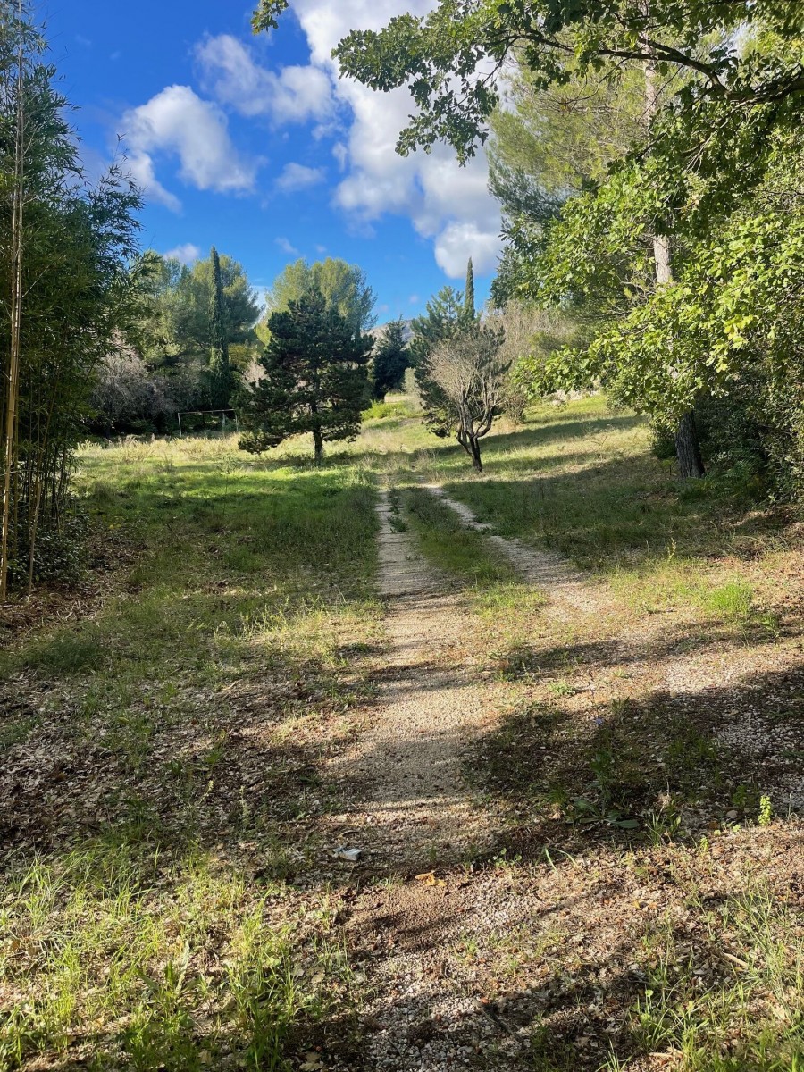 Terrain de 3025m2 avec permis de construire accordé et purgé pour 2 maisons 